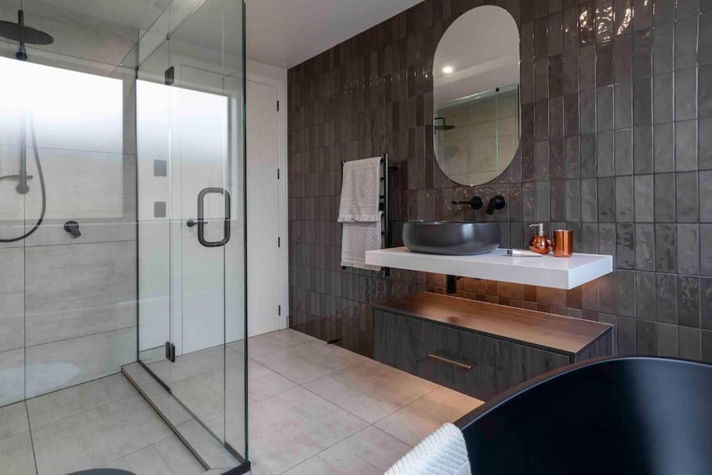Luxury Escape In Cbd - Walking Distance To Town Villa Tauranga Dış mekan fotoğraf